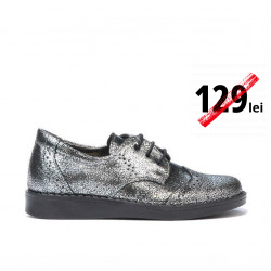 Small children shoes 60c silver pearl
